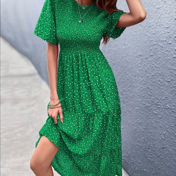 Ditsy Floral Ruffle Hem Shirred A-line Dress - Picture 12 of 15